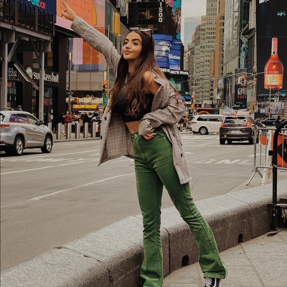 Meet your Posher, Nathália - Picture 1 of 1